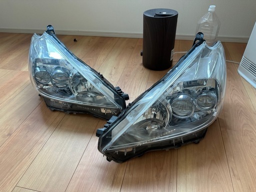 トヨタ　プリウスα zvw41 ヘッドライト 前期