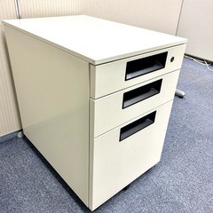 【まとめ買い割引】鍵付き オフィス用キャスター付きキャビネットの画像