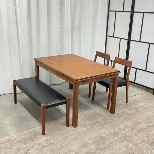 KC-60【新入荷　リサイクル品】ウォールナット材　ベンチダイニング4点セット　ブラウン