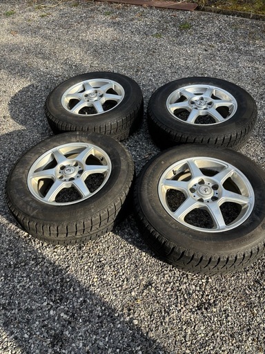 中古スタッドレス　16インチ