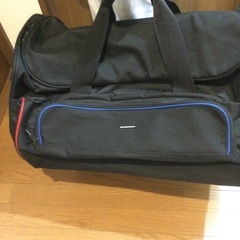 ベネトン　黒　車輪2個付きボストンバッグ