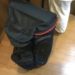 ベネトン　黒　車輪2個付きボストンバッグの画像