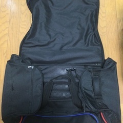 ベネトン　黒　車輪2個付きボストンバッグの画像