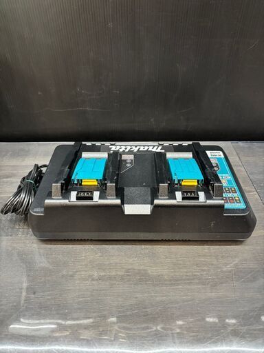 中古】パナソニック マルチ投光器 18V EZ37C3 充電器・バッテリ2個付き