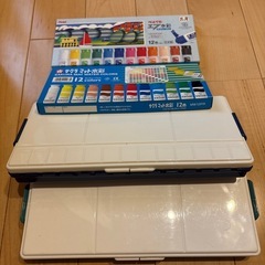 絵具と色鉛筆