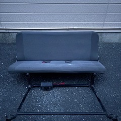 キャラバン　e26 セカンドシート　二列目三列目　シート