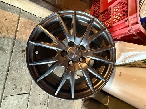 trdアルミホイル　5穴　プリウス50使用