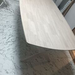 ダイニングテーブルの画像