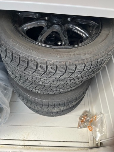 スタッドレスタイヤ、ホイール