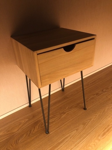 送料込み ザラホーム ZARA ベッドサイドテーブル　美品 送料込み ザラホーム ZARA ベッドサイドテーブル 美品 ウッド ベッド