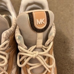 マイケルコース スニーカー23.5センチの画像