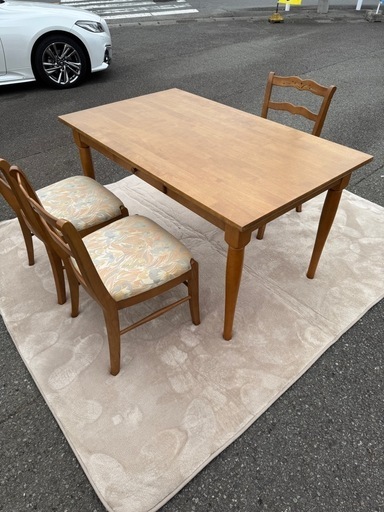 カリモクテーブル✴︎椅子3脚セット ガッチリした(ダイニングテーブル)(中古)