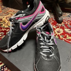 新品　NIKE スニーカー　23.5センチ