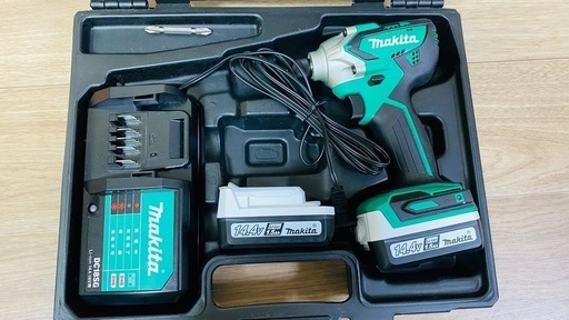 【ほぼ未使用】Makita マキタ インパクトドライバー　MTD001D ケース＋充電器セット