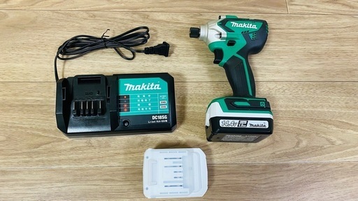【ほぼ未使用】Makita マキタ インパクトドライバー　MTD001D ケース＋充電器セット