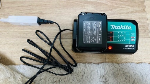 【ほぼ未使用】Makita マキタ インパクトドライバー　MTD001D ケース＋充電器セット