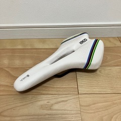 ゴリックスのサドル