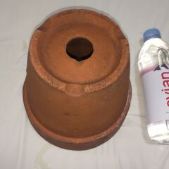 【まだ受付中】20-03 中古 陶器製 植木鉢 茶 これからの季節ガーデニングに如何ですか♪ 丸プランター 早い者勝ちです✨✨の画像