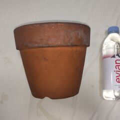 【まだ受付中】20-03 中古 陶器製 植木鉢 茶 これからの季節ガーデニングに如何ですか♪ 丸プランター 早い者勝ちです✨✨の画像