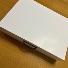 取っ手付き白い箱