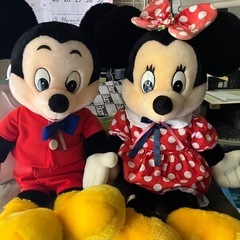 ミッキーとミニーの人形