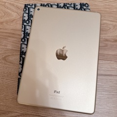 iPad Air 2 64GB Wi-Fiモデル　ケース付きの画像