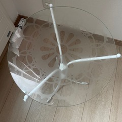 ガラステーブルの画像