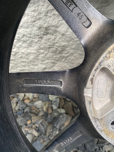タイヤホイール165/65R 14インチ

