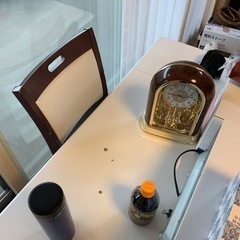 取引中です。無料、ダイニングテーブルと椅子の画像