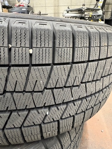 　バリ溝　2023年製　 235/50r20 スタッドレス　タイヤのみ　