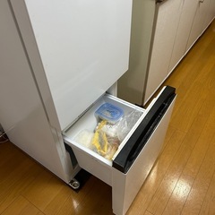 Hisense 2ドア冷凍冷蔵庫HR-D13E2Wの画像