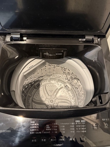 【美品】アイリスオーヤマ 洗濯機 6kg ブラック ガラストップ