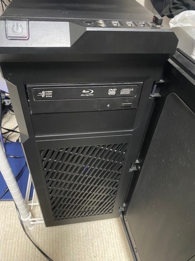 ゲーミングモニター144Hz 31.4inchと自作ゲーミングデスクトップ