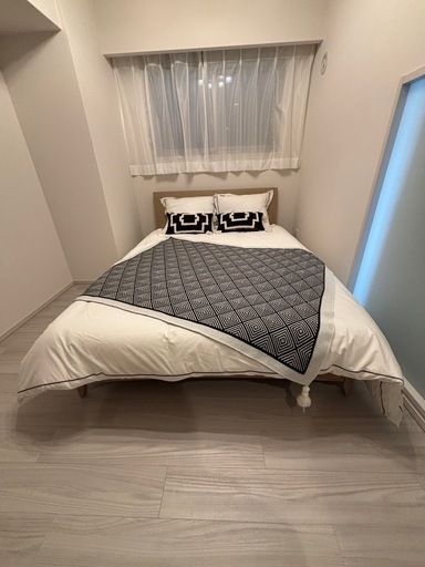 【4/24最終値下げ、新品ダブルベッド一式】フレーム、マットレス、掛け布団、枕、クッション