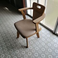 イス4つ テーブルとセット