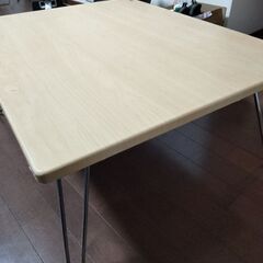 折りたたみテーブルの画像