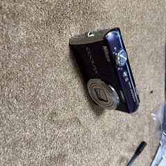 ニコン　デジカメ　充電コードありません。