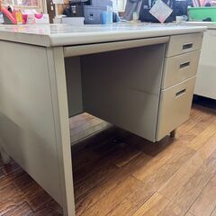 オフィスデスクをお売りいたします。