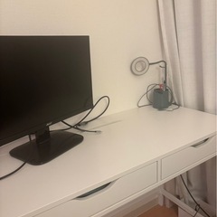 机、ランプ、椅子、Acerモニターの画像