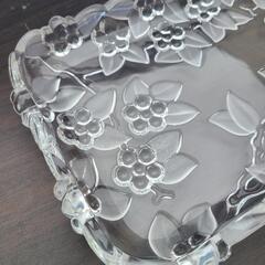 ガラス食器 パウンドケーキ皿 立体細工の画像