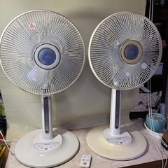 扇風機２台　リモコンは１つ　TOSHIBAF-LN5   の画像