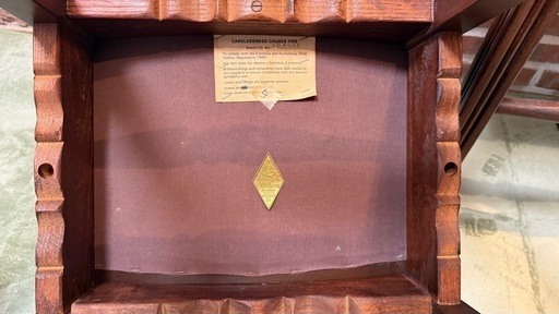 イギリスビンテージ　希少な絶版品　Old Charm(オールドチャーム)　風格漂う佇まいが魅力的なカウンターチェア2脚セット(ハイチェ