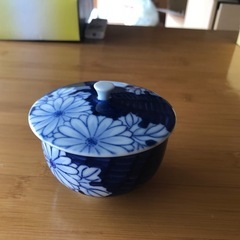 値下しました　
蓋付き茶碗６個セット