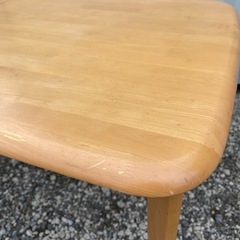 バタフライ ダイニングテーブルの画像