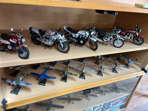 バイクと戦闘機