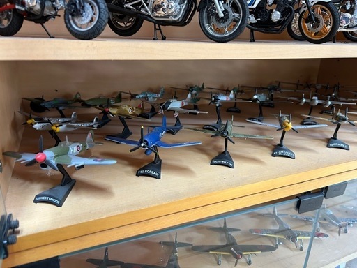 バイクと戦闘機