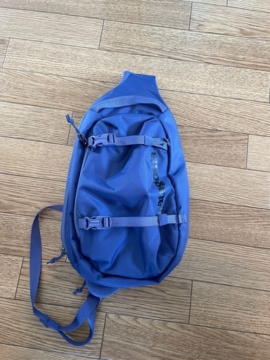 パタゴニア　atom sling 8L Solstice purple