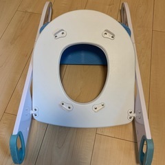 ステップ付き 折りたたみ 補助便座
の画像