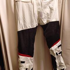 ライディングパンツ、グローブの画像