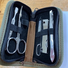 毛抜き、小さなハサミ等